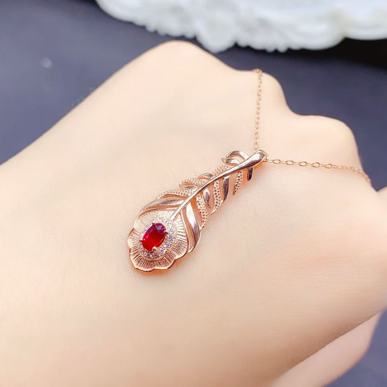红宝石吊坠